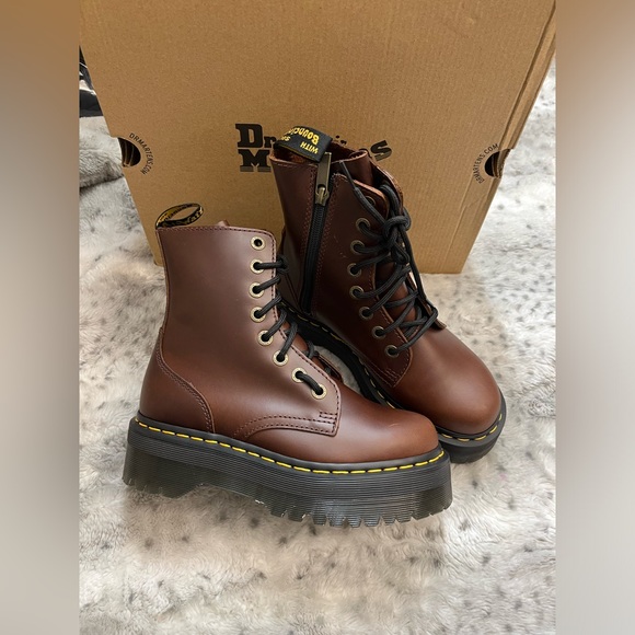 Dr. Martens JADON PLATFORM Boots in DARK BROWN Smooth LEATHER Great Reviews - Picture 2 of 14